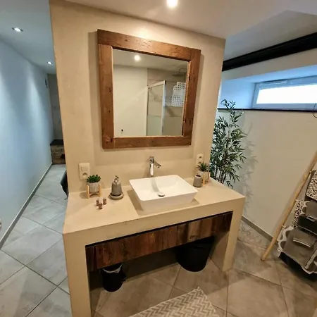 Le Twenty Bed & Breakfast 4*