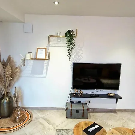 Le Twenty 4* مارشه ان فامن