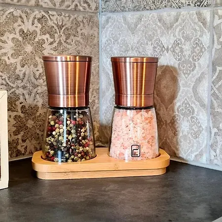 Le Twenty 4* مارشه ان فامن