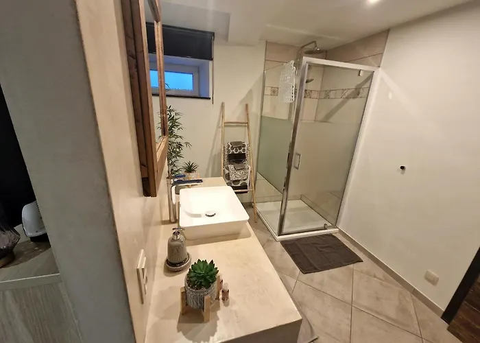 Le Twenty Oda ve Kahvaltı Marche-en-Famenne